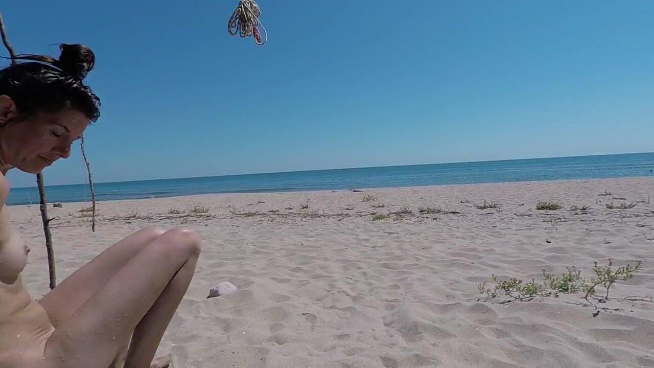 FKK paar filmt sich selbst am bulgarischen Strand bilde